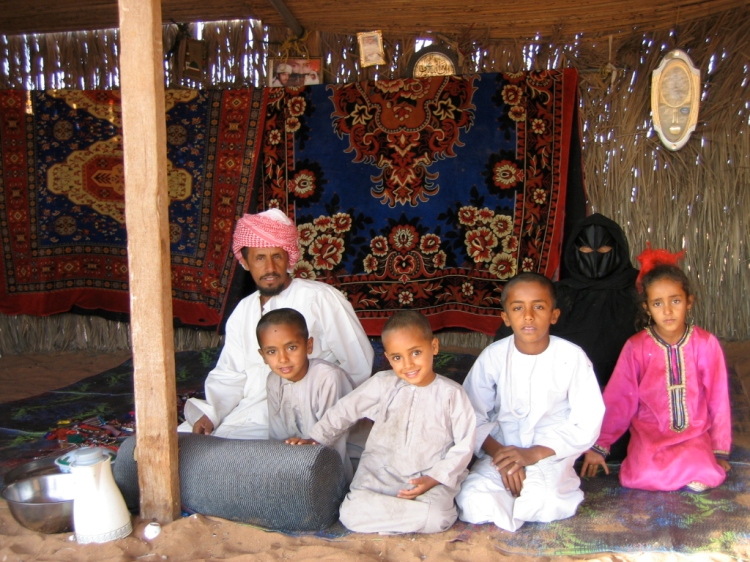 Bedouin_family-Wahiba_Sands